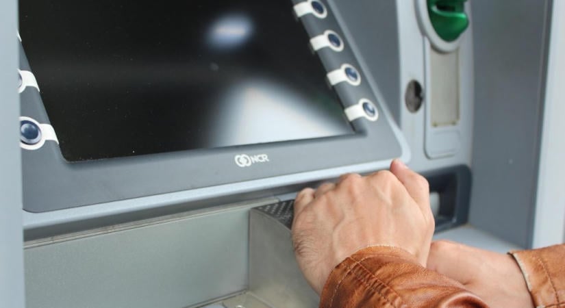 Hiába a telepítési program, fogyni kezdtek a hazai ATM-ek