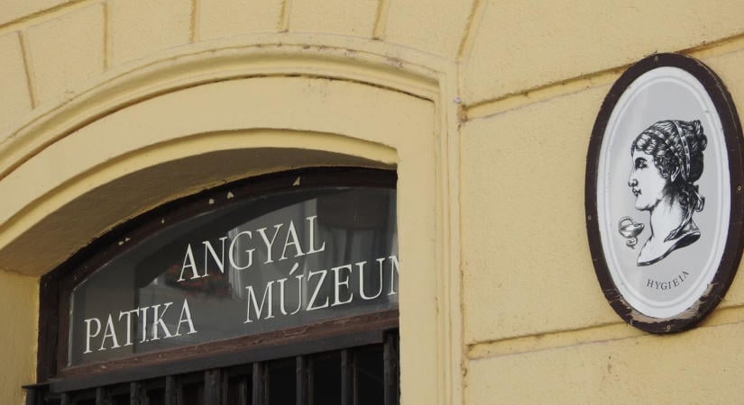 Az ország egyik legrégebbi, 300 éves patikájában jártunk Sopronban - fotók