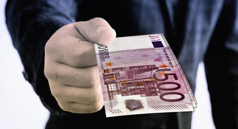 Szakértő az Origónak: az euró önmagában nem hoz a magyaroknak „európai bért”
