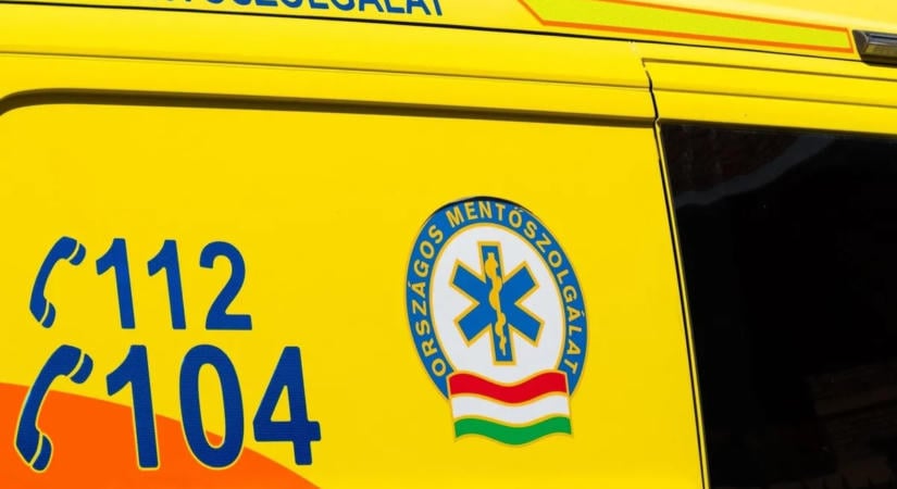 Baleset Bicskénél: hármas karambol történt az 1-es főúton, a mentők is a helyszínen vannak