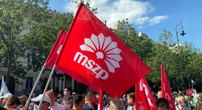 Megint elnököt választott az MSZP