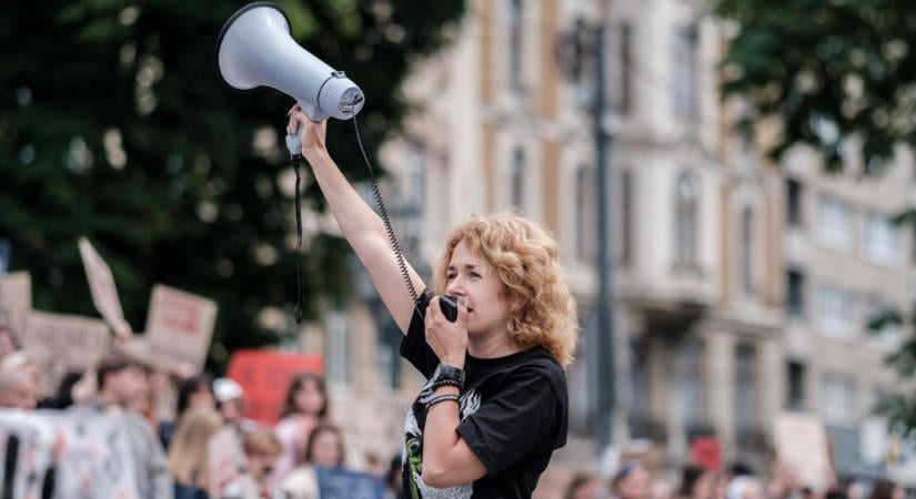 Krasznahorkai Emma: Végül is miért jó a kékharisnyázás?