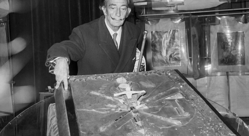 Ellopták Dalí Apokalipszis-könyvének borítóját