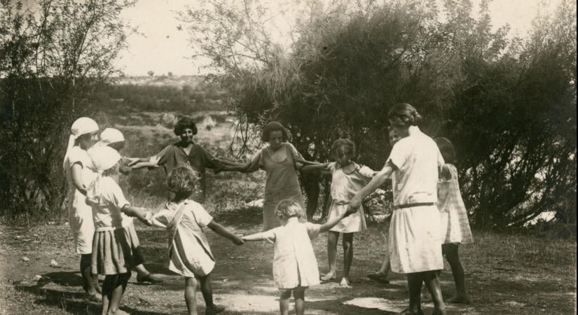 A cipősdoboz régi fotókkal