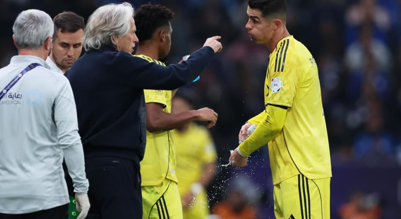 Jorge Jesus elolvasta Ronaldo üzenetét, majd rövidre zárta a témát