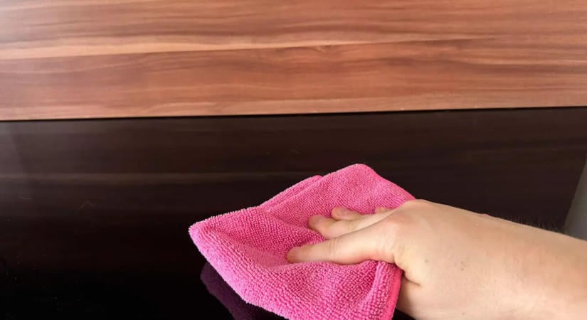 Ezzel a filléres házi keverékkel fújd be a bútorokat, és búcsút inthetsz a pornak