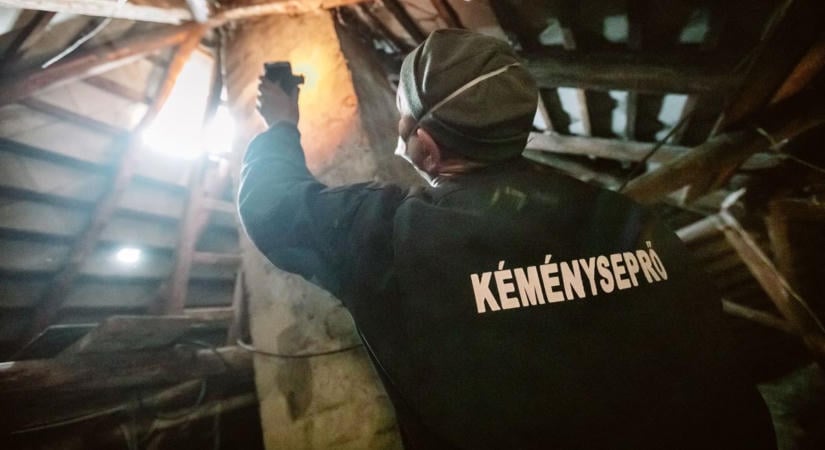 Nyáron még gyorsan elintézhető, ősszel már várni kell a kéményseprőre