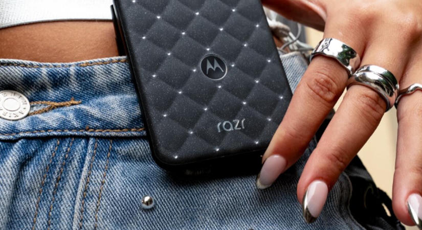 Swarovskival díszített feketébe öltözik a Motorola legújabb kagylótelefonja