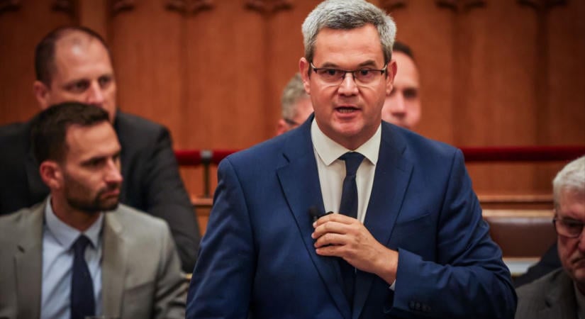 „Vegyétek el tőle a telót, amíg ki nem tisztul egy kicsit!” – hajnali fél kettőig kommentháborúzott egymással Takács Péter és Magyar Péter