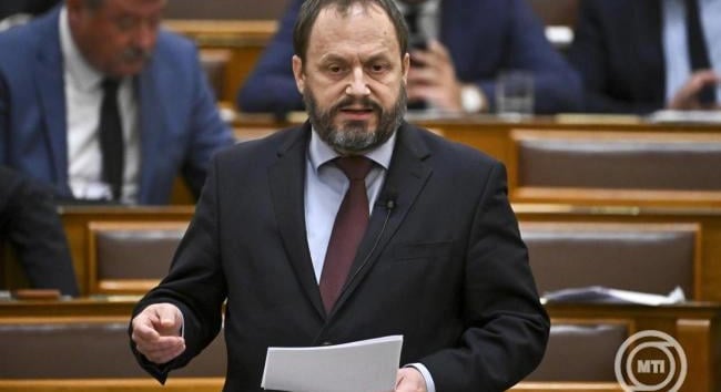Kármán András vezeti a Gazdasági és költségvetési kabinetet