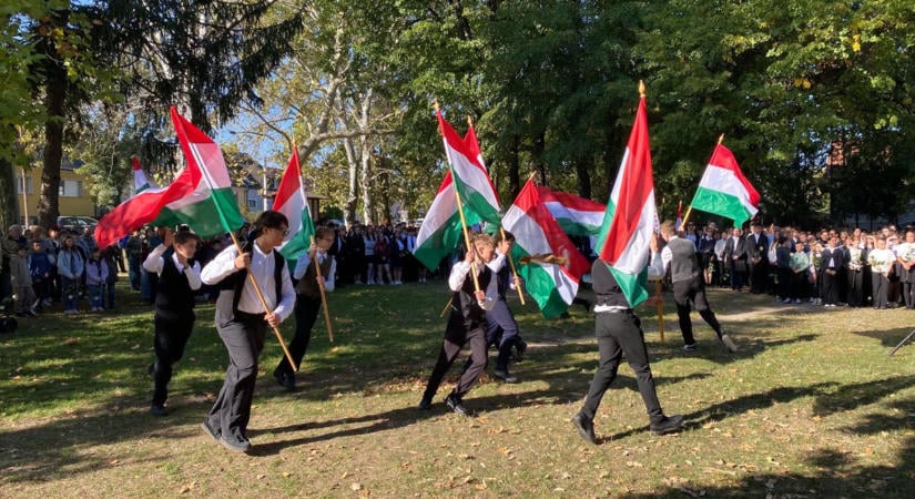 Sopronban is fejet hajtottak az aradi vértanúk emléke előtt