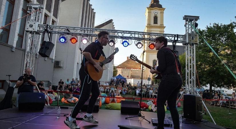 Elvis és a Beatles Gyöngyösön! Elképesztő bulival indul a nyár legmenőbb piknikje