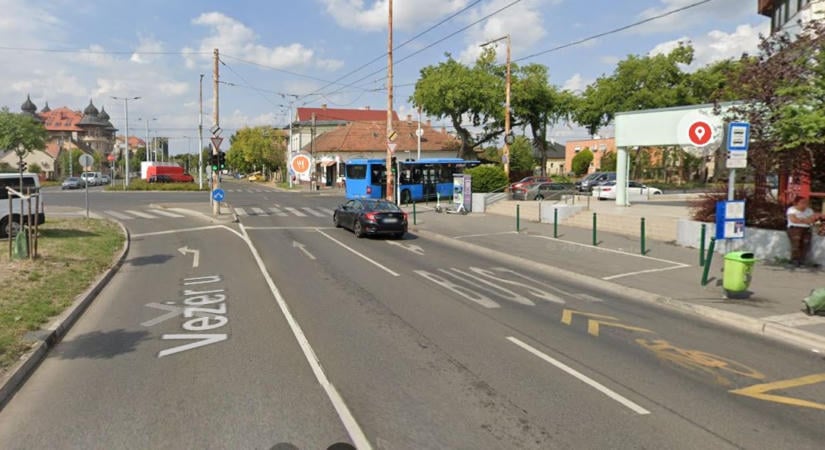 Holttérfigyelő kerülhet a kereszteződésbe, ahol egy kanyarodó busz áthajtott a bicikliző kislány lábán