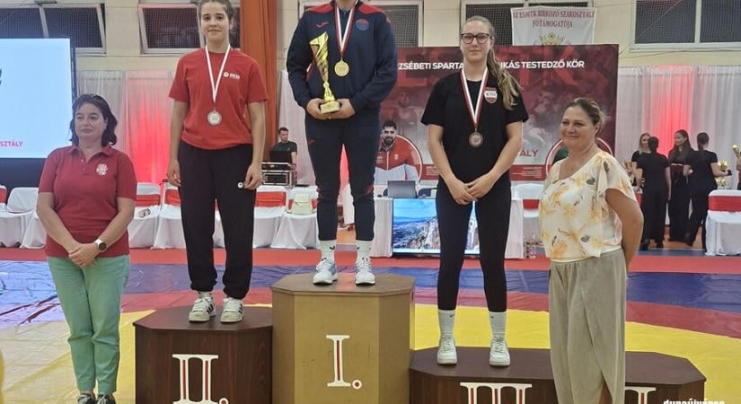 Dunaújvárosi és enyingi sikerek a szőnyegen