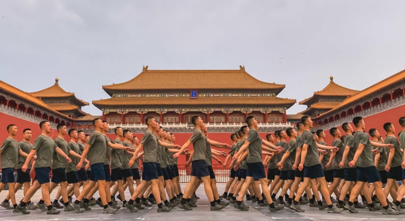 Kiderült, miért hullanak a fejek Pekingben: súlyos okok állnak a háttérben