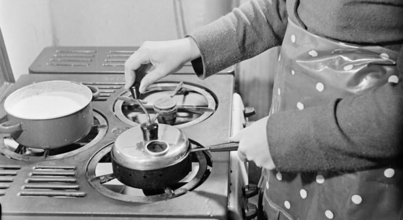 Most kávé kellene – 101 kávéválogatás a magyar irodalomból