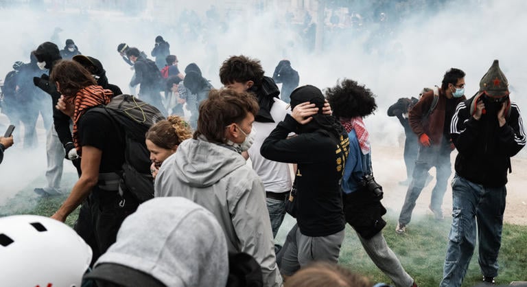 Leszakadt kéz, összetört állkapocs – a rendőrségi gránátok diákokat csonkíthattak meg a francia tüntetéseken