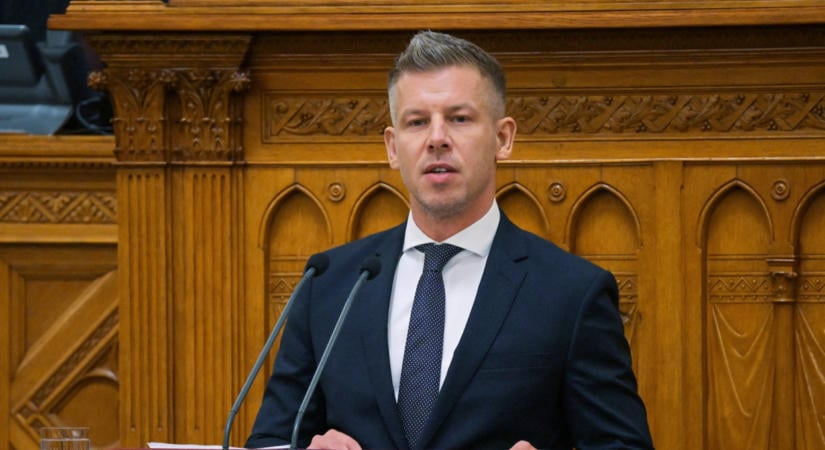 Magyar Péter: 9 százalékra csökken a minimálbér esetén fizetendő szja, duplájára emelkedik a családi pótlék 2027-től