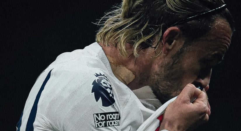 Csók a klubcímernek – de az időzítés rossz volt, a Tottenham játékosa bocsánatot kért