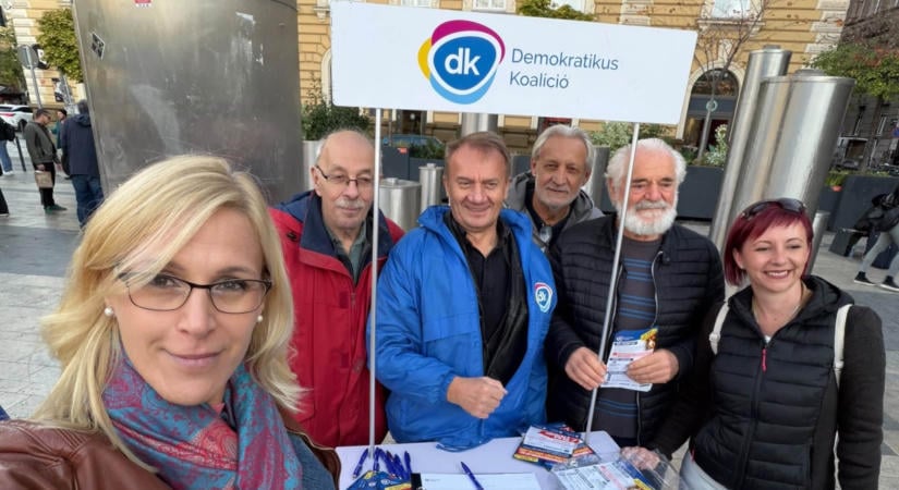 A DK már az utcán gyűjti az aláírásokat a villanyszámlák miatt
