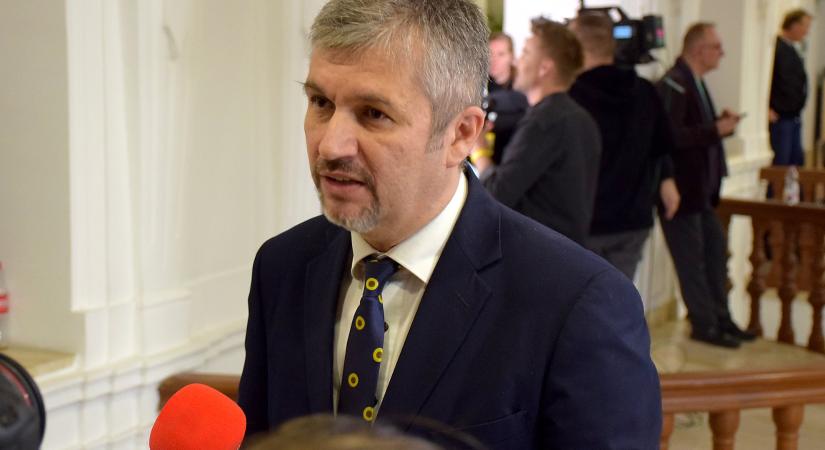 Budai Gyula váratlanul visszavonta feljelentését Hadházy Ákos ellen