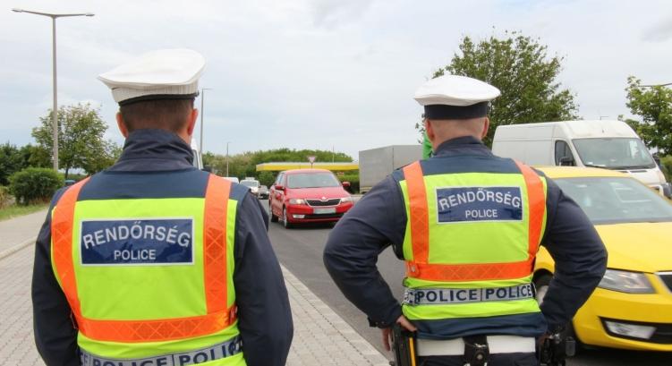 Bérrendezésre számíthatnak a rendőrök
