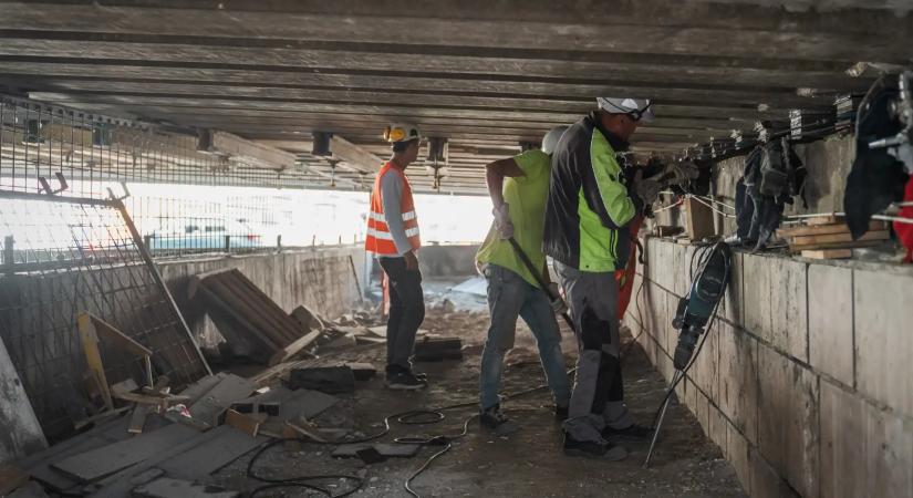 Ősszel újranyithat a felújított Flórián téri felüljáró