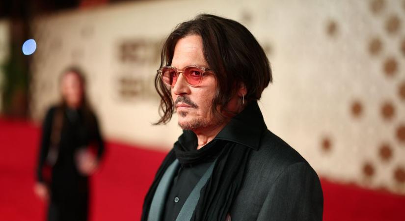 Ősz pofaszakáll és bozontos haj – Johnny Depp annyira felismerhetetlen, hogy a rajongók is megdöbbentek