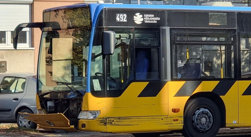 Baleset borította fel a reggeli forgalmat a Kossuth Lajos sugárúton: busz és autó ütközött