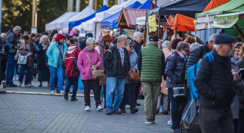 Megnyitotta kapuit a Debreceni Sokadalom, már reggel megtelt élettel a Nagyerdő