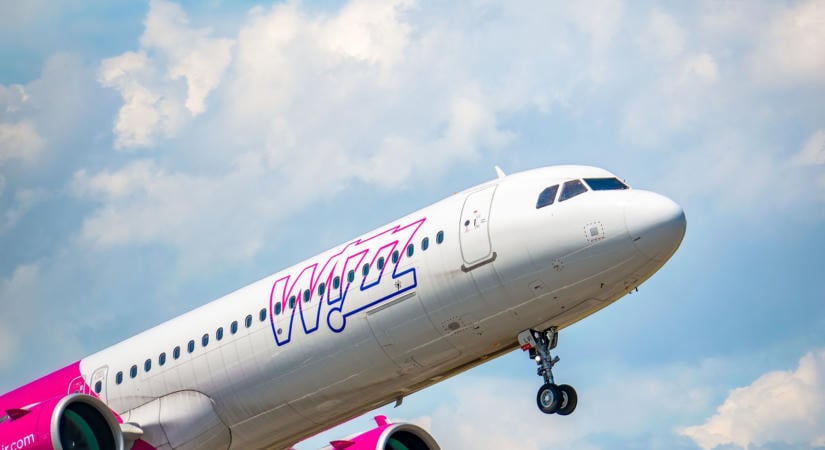 Üzemanyaghiány miatt akadozhat a légi közlekedés, a Wizz Air is figyelmeztetést adott ki