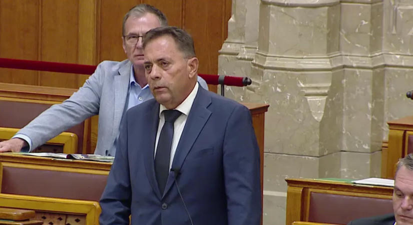 Pócs Jánostól többször is megvonta a szót a tiszás levezető elnök a Parlamentben
