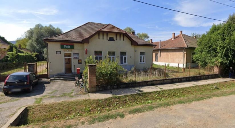Micsoda szívtipró! Ő a hevesi posta leglustább dolgozója, mégis elolvadnak tőle! – fotóval