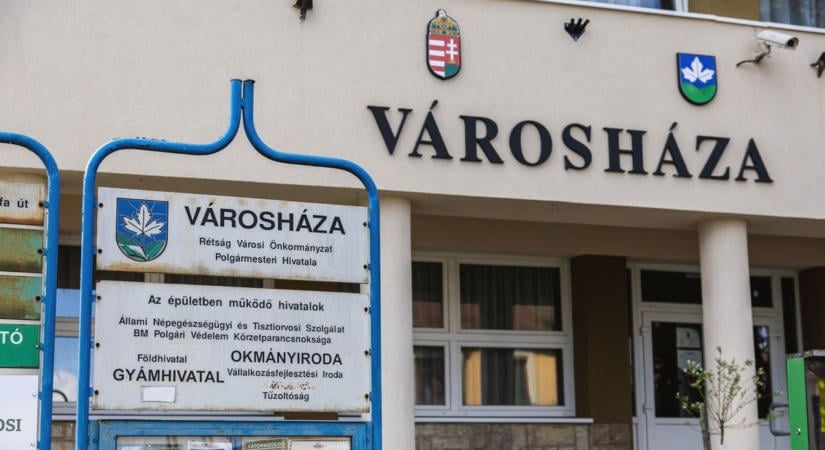 Úgy segít az önkormányzatoknak a Tisza költségvetése, hogy közben elvesztik a dolgozóikat, még balról is panaszkodnak