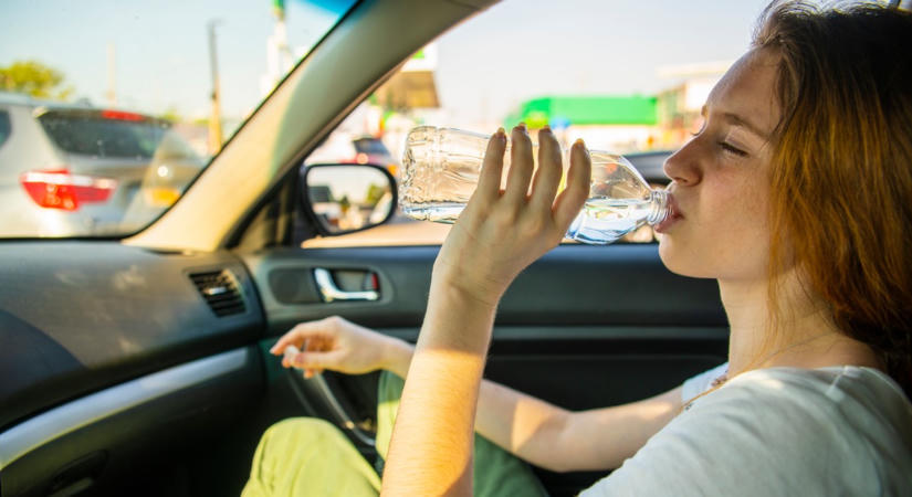 Van-e egészségügyi kockázata a napon hagyott palackozott víznek? - Sokan isszák, pedig nem kéne