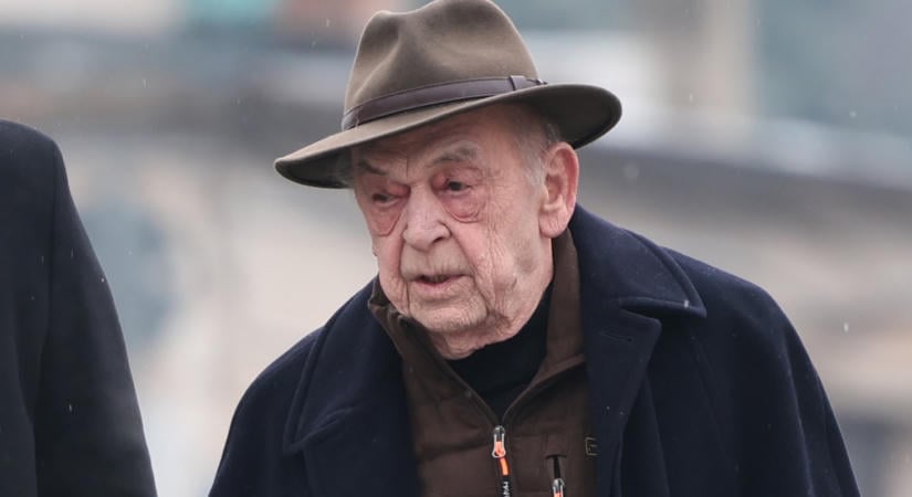 Bodrogi Gyula megsérült a lépcsőn: bottal jár, de egyetlen feltétellel folytatja a színházat