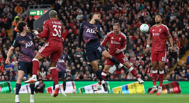 Döbbenetes Szoboszlai-bombagóllal jutott tovább a Liverpool a Ligakupában