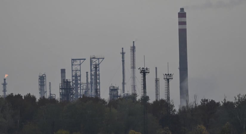 18 milliárd forintnyi kárt okozott a tűz a MOL olajfinomítójában