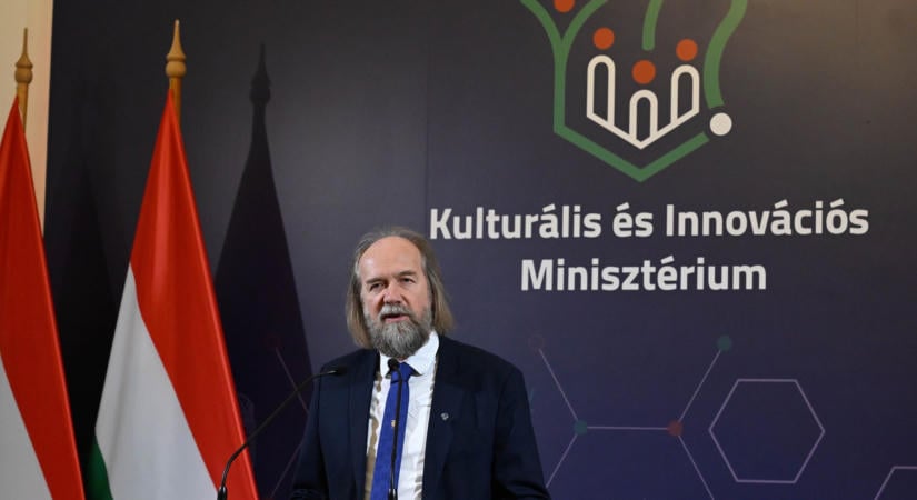 Lemondott a pedagógus kar elnöke