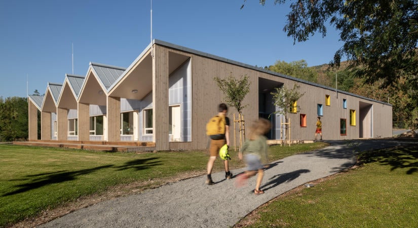 Fából épített jövő – A Budapest School Dunakanyar iskolaépülete