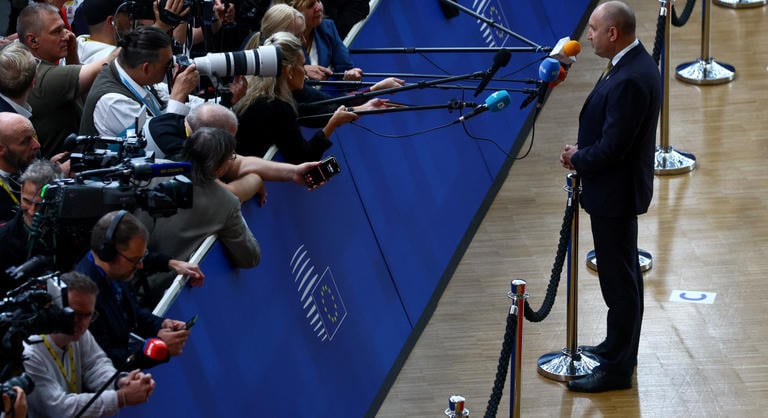 A bolgár miniszterelnök látványosan szembe ment az EU-val, támogatja Trump és Putyin alkuját