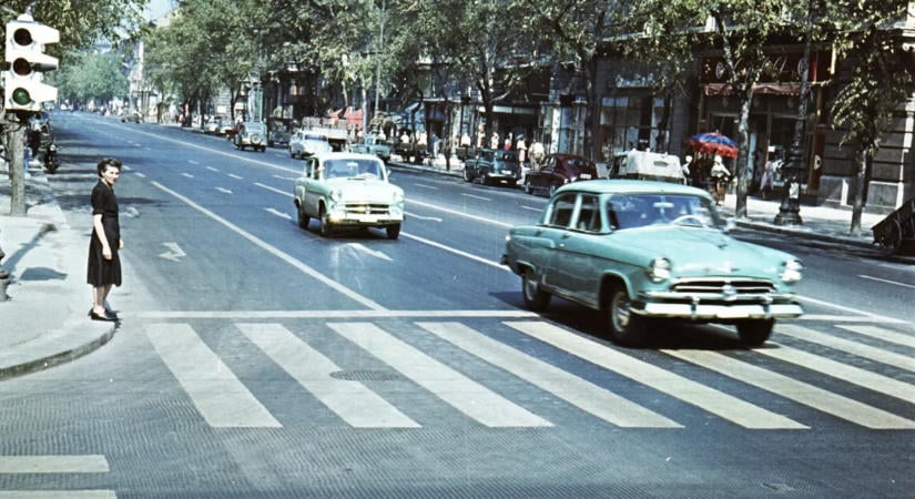 Ilyen volt az 1956-os autós utcakép: forradalmi KGST-újdonságok, csakis a kiválasztottaknak