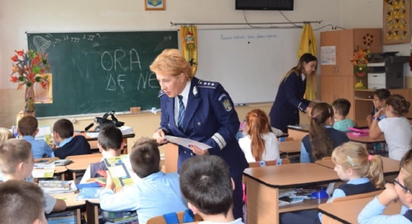 Ellepték a rendőrök az iskolákat