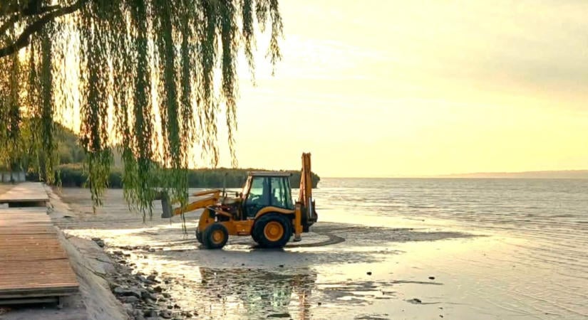 Dömper a Balatonban – fotók