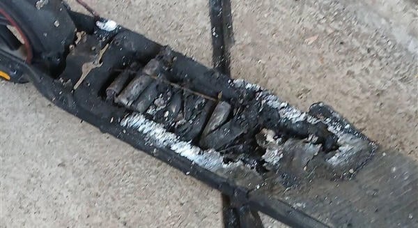 Nem is volt töltőre téve, mégis kigyulladt a rollere – lakhatatlanná vált egy pétervásárai nő otthona