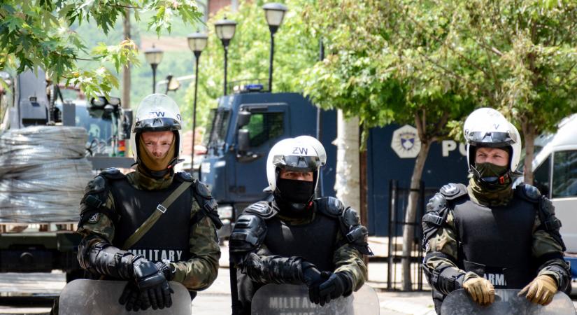 Még hétszáz NATO-katonát vezényelnek Koszovóba, hogy fenntartsák a rendet