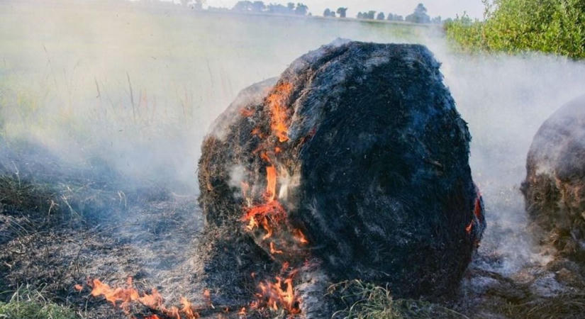 A kamion kipufogója lobbanthatta lángra a szalmát – több ezer bála volt veszélyben az újfalui tűzesetben