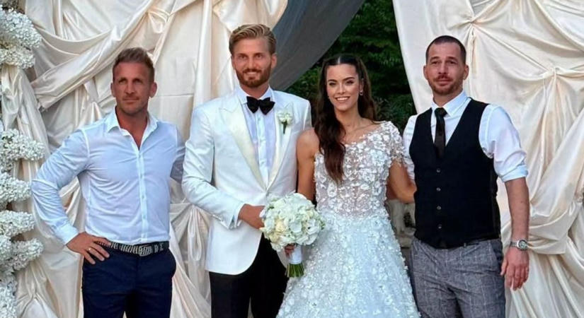 A celebekkel teli násznép csak ámult: baranyai énekes énekelt Gelencsér Timiék esküvőjén