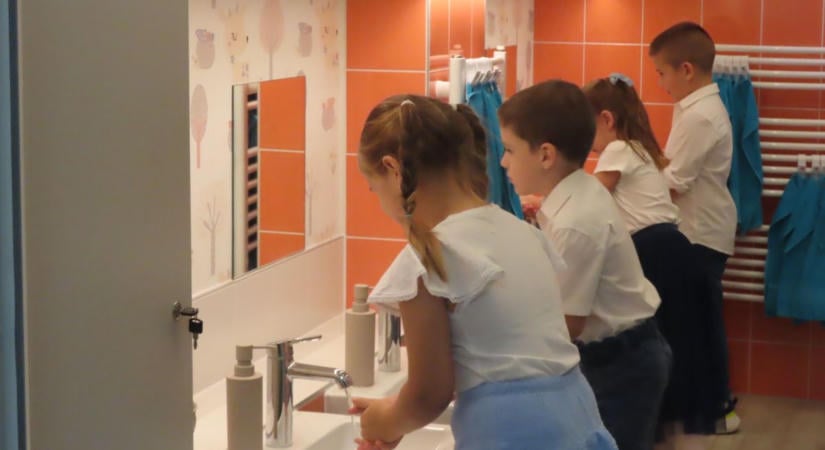 Nemcsak szebb, takarékosabb is lett az óvoda két mosdója