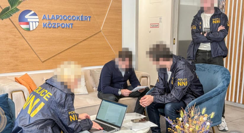 Házkutatást tartottak az Alapjogokért Központ háttércégénél